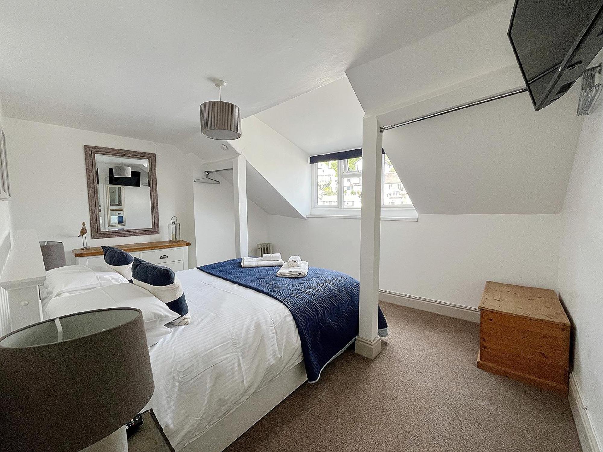 Nancie'S Place - Dartmouth Town Center With Private Parking - A Traditional Georgian Private Duplex Apartment - Beautifully Refurbished - Two Bedrooms, Bathroom, Kitchen And Lounge Diner Exteriér fotografie