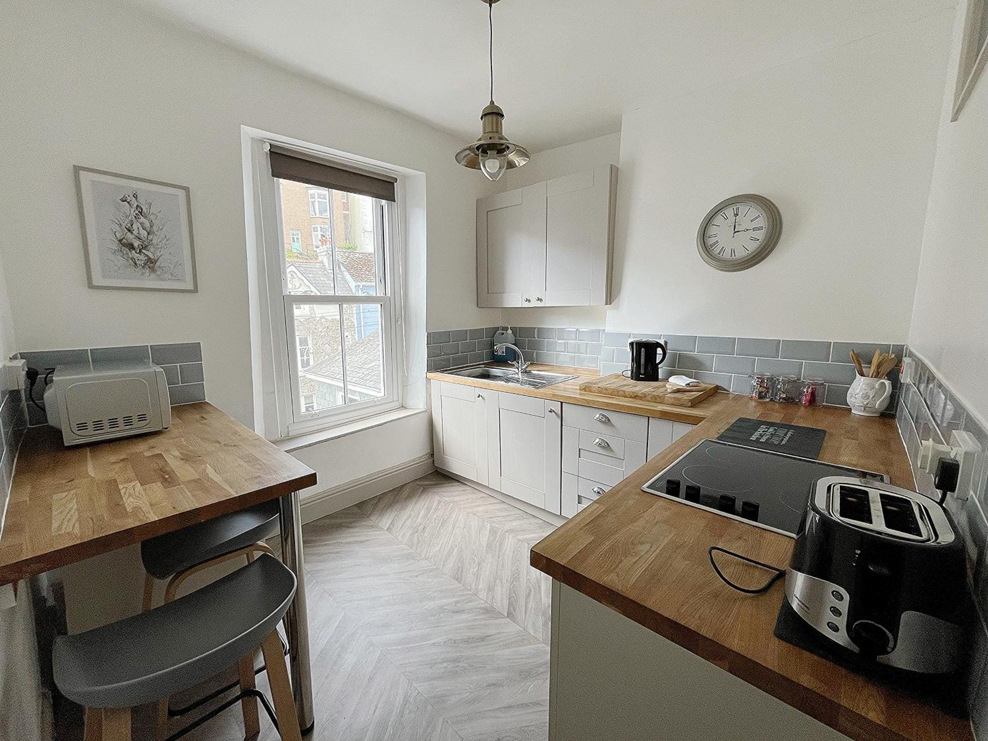 Nancie'S Place - Dartmouth Town Center With Private Parking - A Traditional Georgian Private Duplex Apartment - Beautifully Refurbished - Two Bedrooms, Bathroom, Kitchen And Lounge Diner Exteriér fotografie