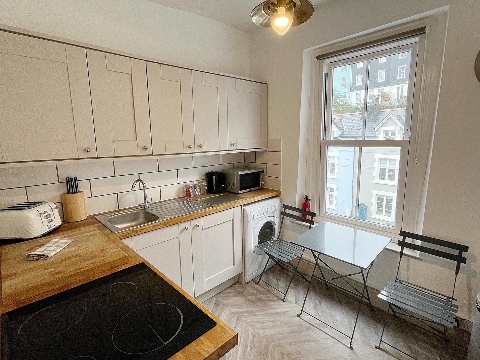Nancie'S Place - Dartmouth Town Center With Private Parking - A Traditional Georgian Private Duplex Apartment - Beautifully Refurbished - Two Bedrooms, Bathroom, Kitchen And Lounge Diner Exteriér fotografie