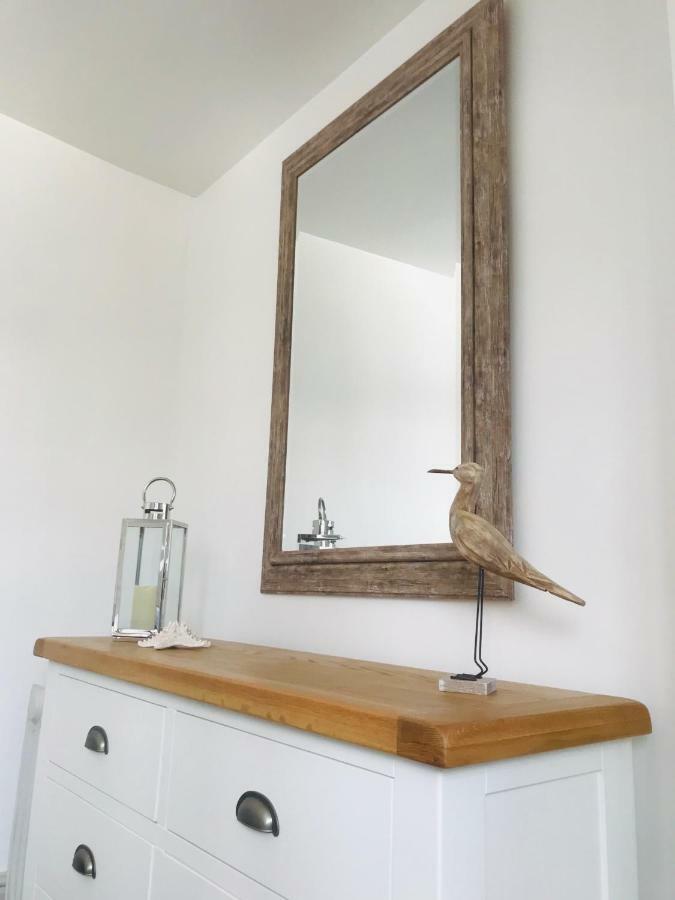 Nancie'S Place - Dartmouth Town Center With Private Parking - A Traditional Georgian Private Duplex Apartment - Beautifully Refurbished - Two Bedrooms, Bathroom, Kitchen And Lounge Diner Exteriér fotografie